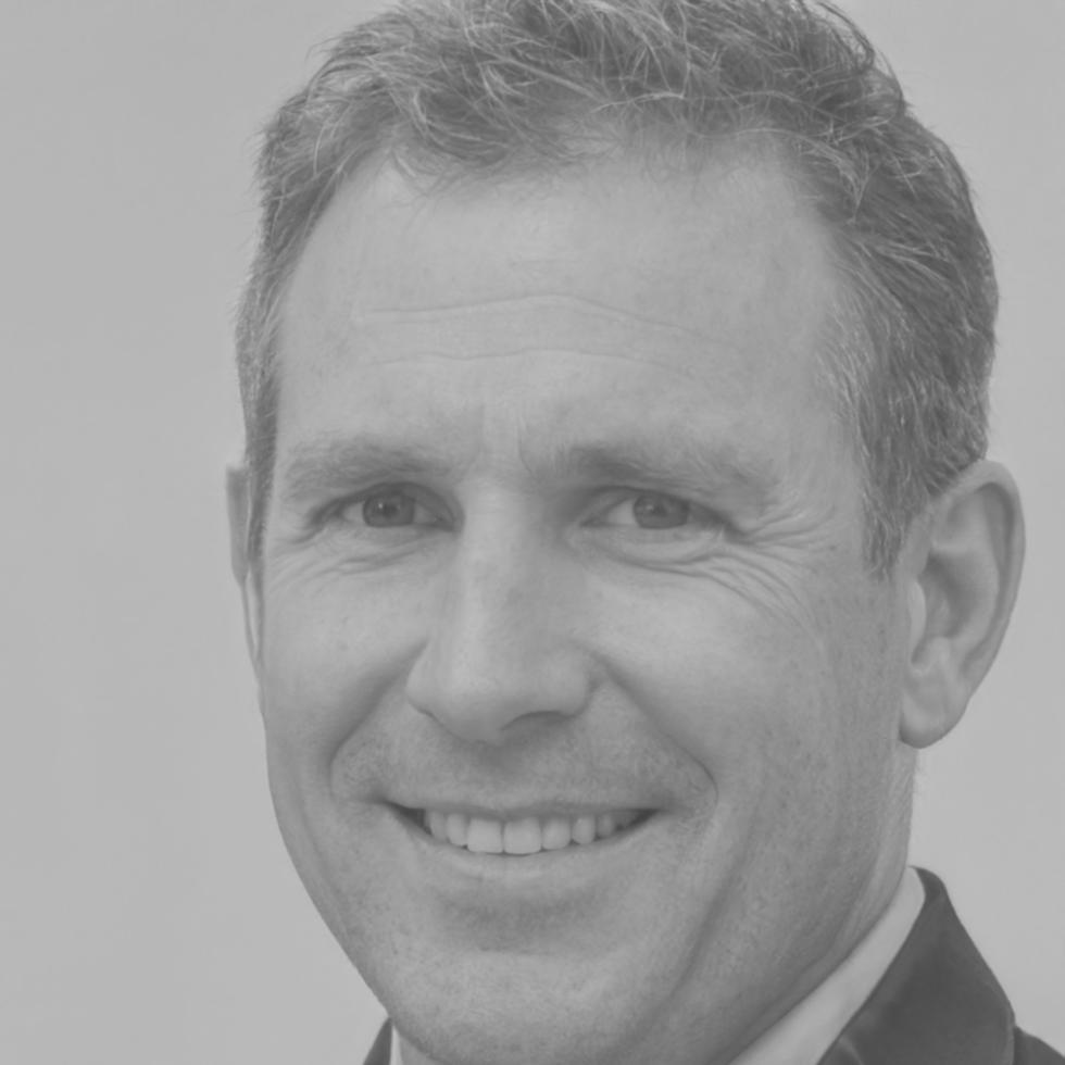 Michael Thompson, Senior Financial Education Specialist